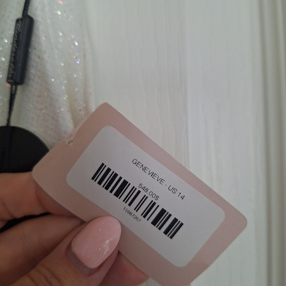 Beautiful Brand New Wedding Dress, NWT, Never worn - Picture 8 of 16